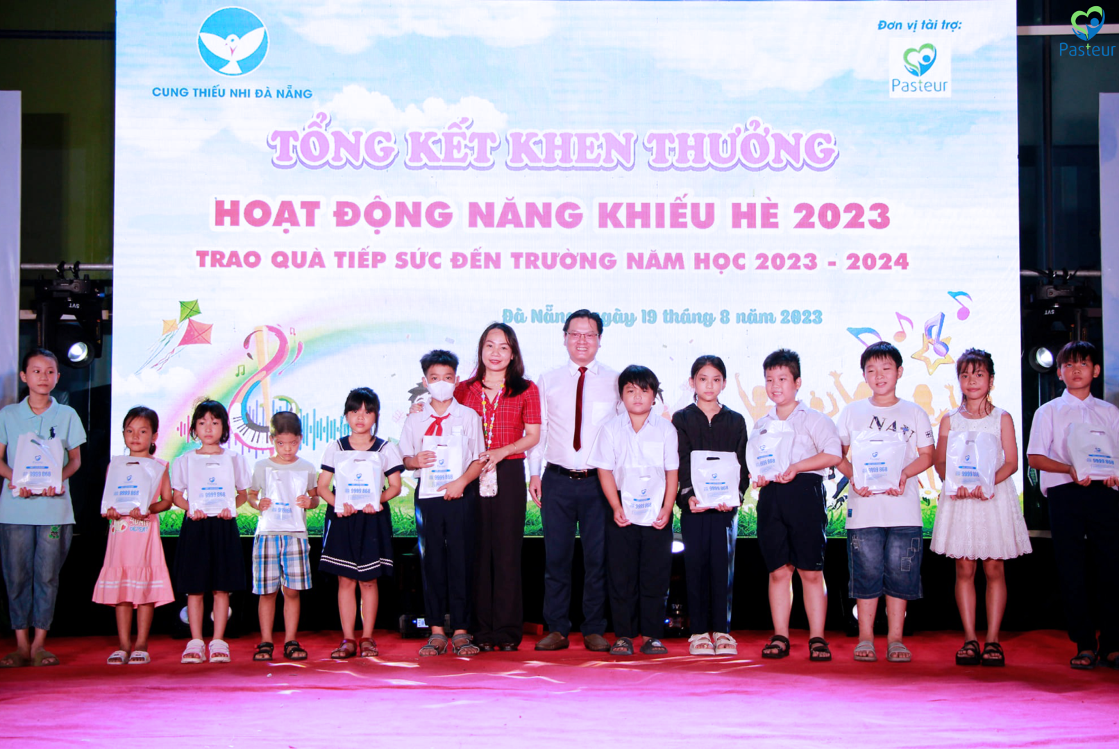 THAM GIA TÀI TRỢ CHƯƠNG TRÌNH TỔNG KẾT KHEN THƯỞNG VÀ TRAO QUÀ TIẾP SỨC ĐẾN TRƯỜNG NĂM 2023 Ảnh minh họa