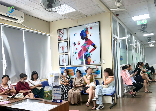 tiẻu buốt ở nữ do đâu