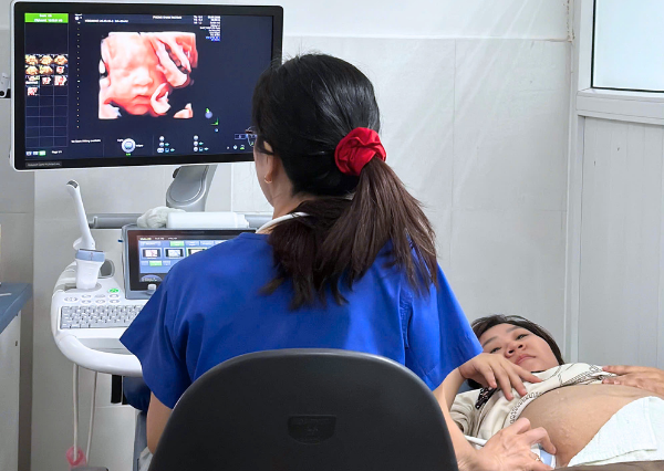 dây rốn quấn cổ thai nhi có nguy hiểm không
