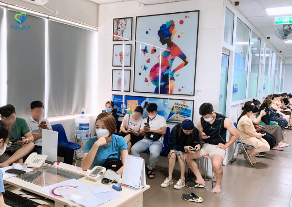 máu báo thai dấu hiệu nhận biết mang thai sớm
